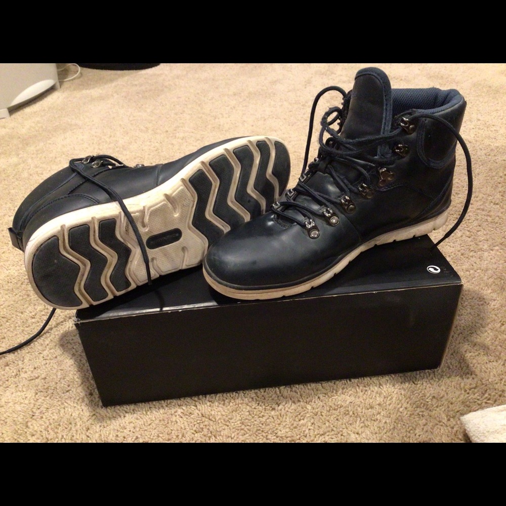 Navy blue casual boot